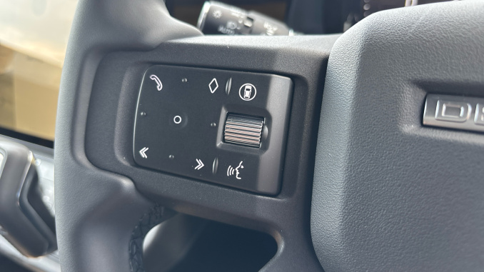 Land Rover Defender 3.0 D350 Trophy Edition Deep Sandglow 110 5dr Auto Diesel Estate - Image 47